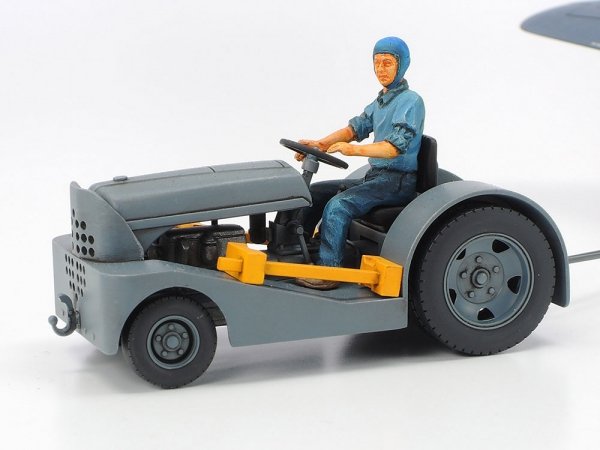 Tamiya 61085 F4U-1D Corsair w/ Moto-Tug 1/48