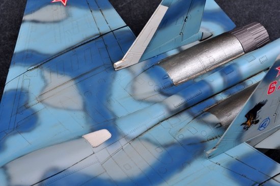 Trumpeter 01667 Russian Su-33 Flanker D