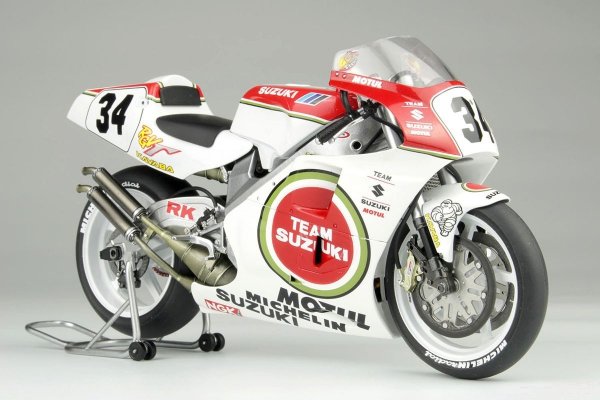 Beemax 13001 Suzuki RGV500 1993 World Champion 1/12