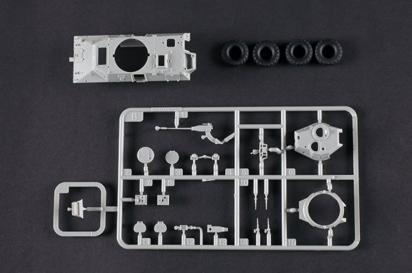 Trumpeter 07441 V-150 Commando w/20mm cannon 1/72
