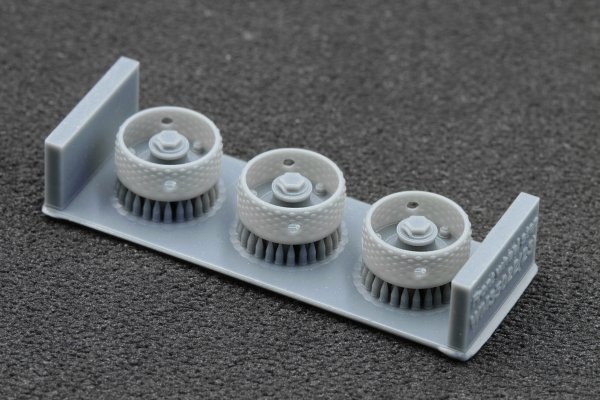 ScaleX WM 35022 Unimog 404 10.5-20 MPT Ordinary wheel set (for AK-Interactive, ICM, Revell) 1/35