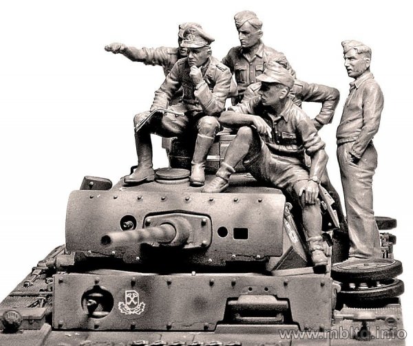 Master Box 3561 Rommel and German Tank Crew (DAK, 1941-1943) 1/35
