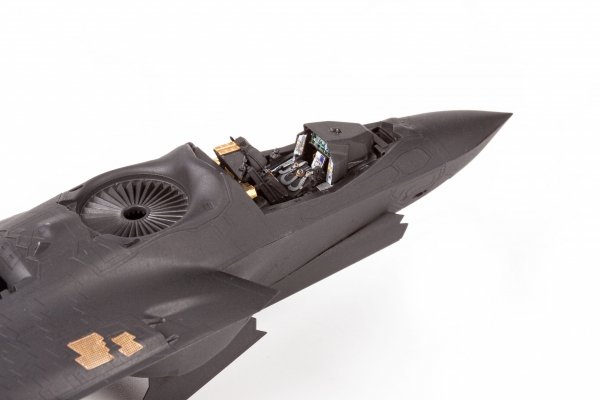 Eduard SS832 F-35B TAMIYA 1/72
