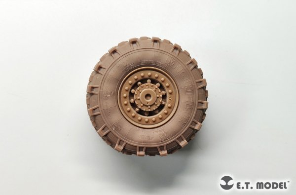 E.T. Model P35-167 Modern French AMX-10RCR Tank Destroyer Sagged wheels 1/35