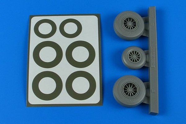 Aires 4858 B-26K Invader wheels &amp; paint masks - early 1/48 ICM