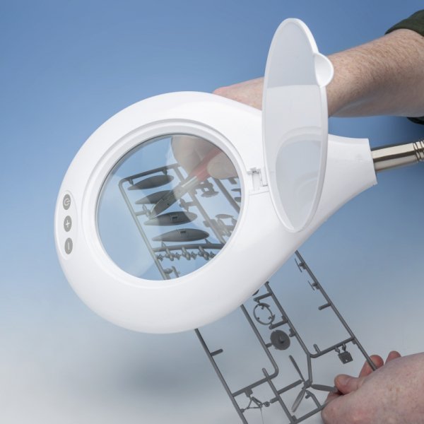 Lightcraft LC8070LED-EU LED Magnifier Lamp with Floor Stand / Lampa powiększająca LED z uchwytem podłogowym