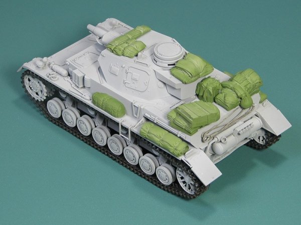 Eureka XXL E-033 Panzerkampfwagen IV (All Versions) Stowage Set 1/35