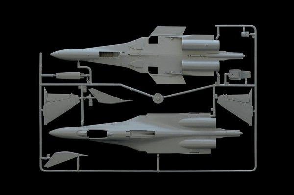Italeri 0197 SU-33D Flanker-D 1/72