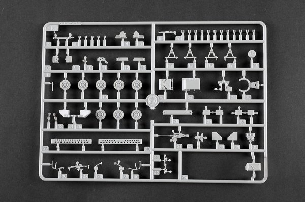Trumpeter 07423 M1130 Stryker Command Vehicle 1/72