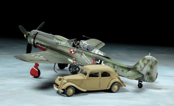 Tamiya 25213 Focke-Wulf Fw190 D-9 JV44 &amp; Citroen 11CV Staff Car Set 1/48