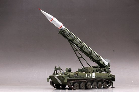 Trumpeter 09545 2P16 Launcher with Missile of 2k6 Luna (FROG-5) 1/35