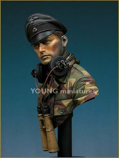 Young Miniatures YM1805 SS Panzer Officer Normandie 1944 1/10