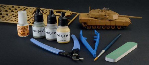 Italeri 72004 M1 Abrams - Complete Set For Modeling 1/72