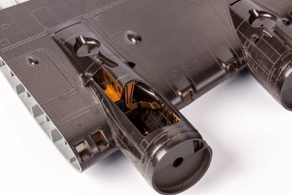 Eduard 481147 B-17F undercarriage exterior EDUARD 1/48