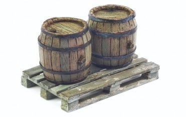 Matho Models 35014 Set of 2 Wooden Barrels and Wooden Pallet 1/35