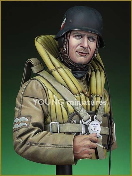 Young Miniatures YM1833 Luftwaffe Bomber Crewman, 1940 1/10