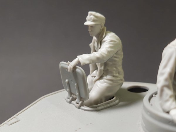 Panzer Art FI35-258 DAK “Tiger” tank loader 1/35