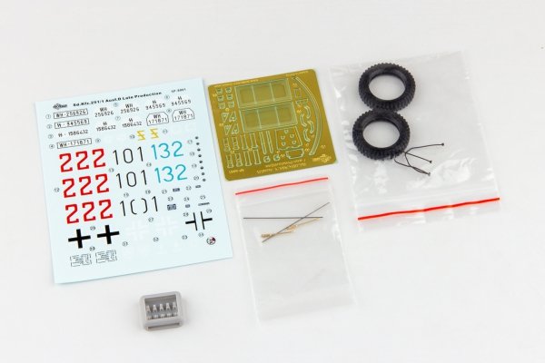 Snowman Model SP-8001 Sd.kfz.251/1 Ausf.D 1/35