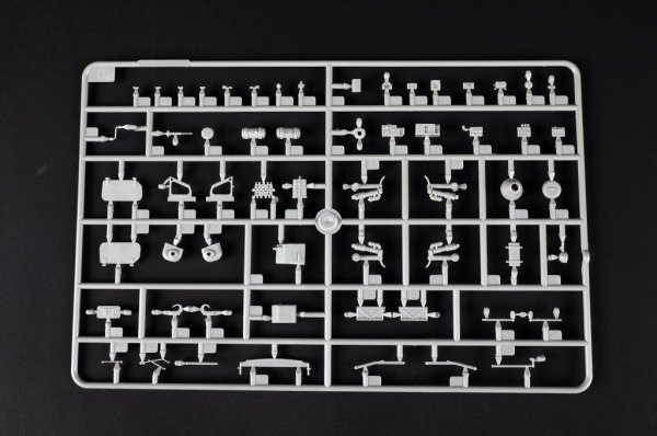 Trumpeter 09605 Russian 9P149 Launching Vehicle w/9K114 Shturm-S ATGM system 1/35