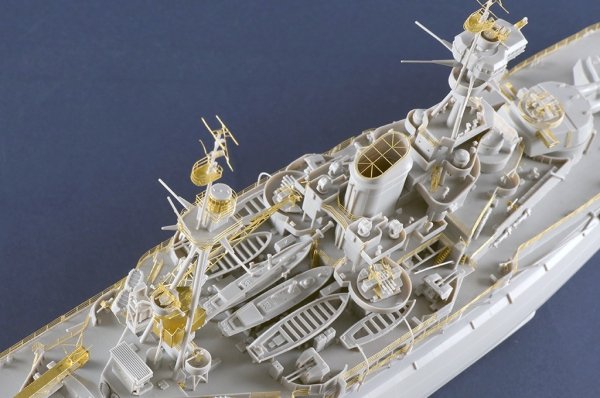Trumpeter 05379 HMS Resolution 1/350