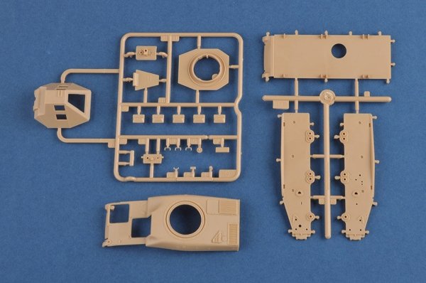 Hobby Boss 83894 French R35 with FCM turret tank 1/35