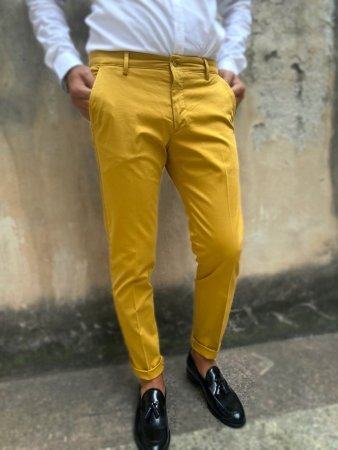 Spodnie męskie, model Chinos - Slim - Kolor Musztardowy - Made in Italy