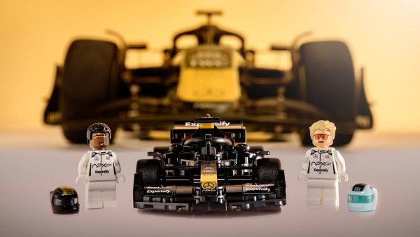 LEGO 77252 F1®: film — APXGP Team Race Car