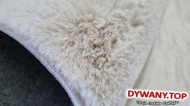 Fluffy pluszowy cream kremowy
