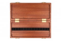 REEDS 'N STUFF drewniane pudełko na 23 stroiki obojowe, kolor mahoniowy