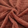 DESIGN 91 Koc CINDY 2 miękki i miły w dotyku z wytłaczanym wzorem w kosteczkę 200x220 cm Ceglany