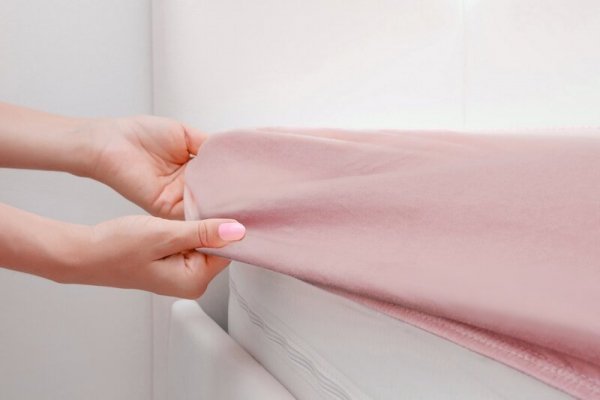 Prześcieradło jersey z gumką 120x200 cm z bawełny kolor pudrowy róż 125 g/m2 Design 91