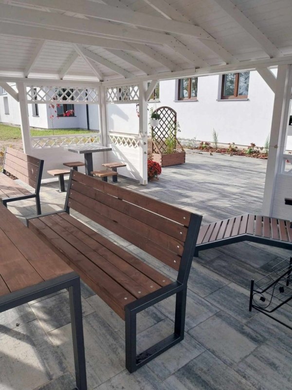 Zielona klasa. Klasa pod chmurką, 2 stoły, 4 ławki i 2 krzesła z oparciem LOFT CERTYFIKAT