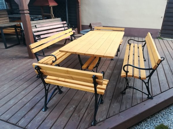 Zestaw MAJA królewki z podłokietnikiem stół 200x90 ławki żeliwne certyfikat 