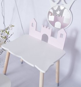 Stolik dla dziecka z zamkiem