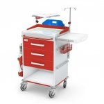 Wózek reanimacyjny REN-03/ST: szafka z 3 szufladami, blat boczny wysuwany, koszyk, pojemnik na zużyte igły, kroplówka, kosz na odpady, półka pod defibrylator, uchwyt do butli, deska do RKO