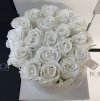 Białe żywe WIECZNE róże w średnim białym boxie