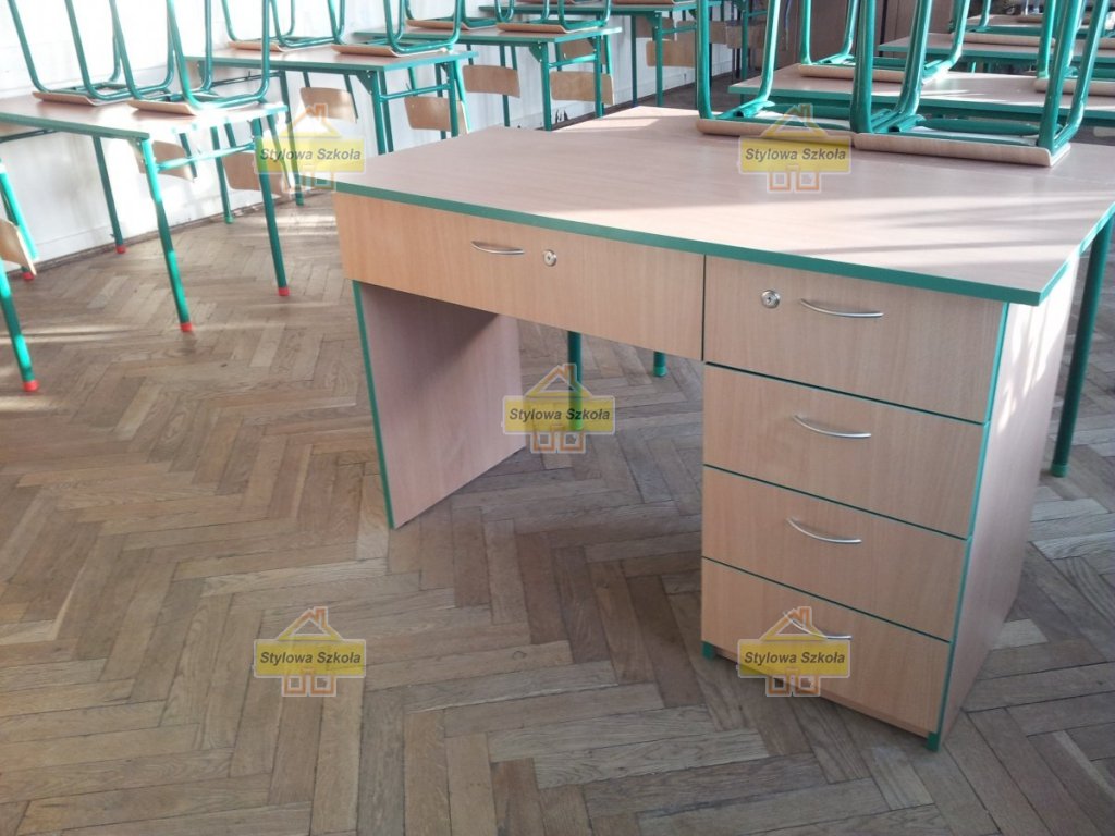 Biurko Dla Nauczyciela Znajdujace Sie Na Podwyzszeniu Biurko dla nauczyciela nr 1