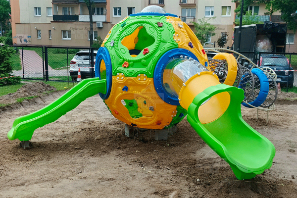 plac zabaw sensoryczny, plac zabaw kule, okręt podwodny, statek podwodny, statek kosmiczny, plac zabaw statek kosmiczny, łódź podwodna