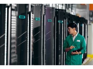 Hewlett Packard Enterprise Zestaw kieszeni dysków v2 LFF O SATA M.2 do DL325 G10+  P39141-B21