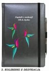 notes zamykany na gumkę z długopisem z grafiką na okładce