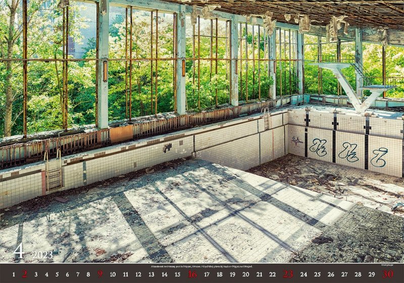 Kalendarz ścienny wieloplanszowy Urbex Forgotten Places 2023 - exclusive edition - kwiecień 2023