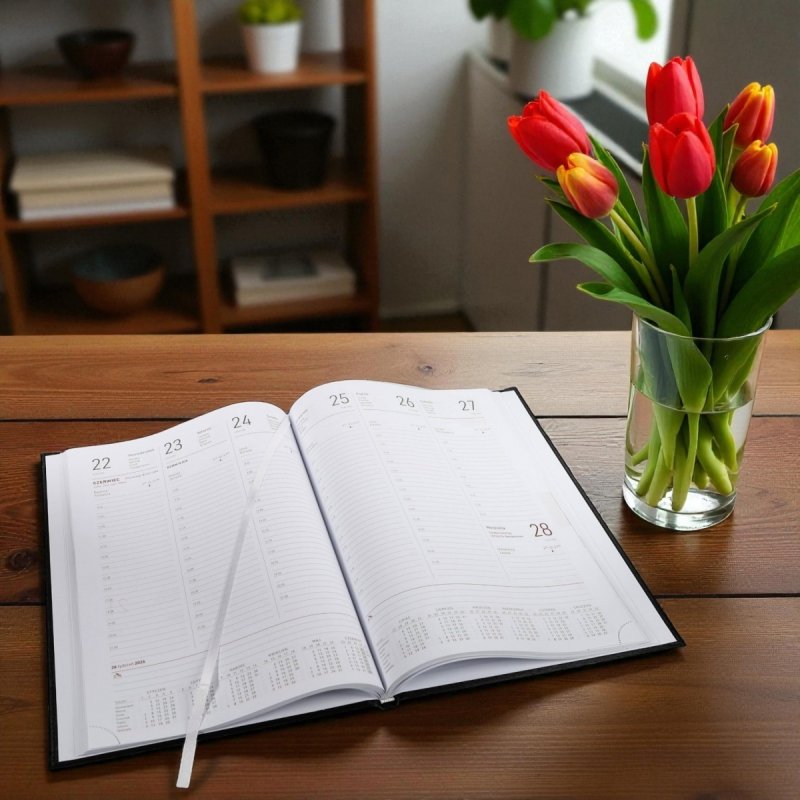 Kalendarz książkowy 2026 A4 tygodniowy papier biały drukowane registry oprawa ALUMINIUM czarna Z NADRUKIEM LOGO