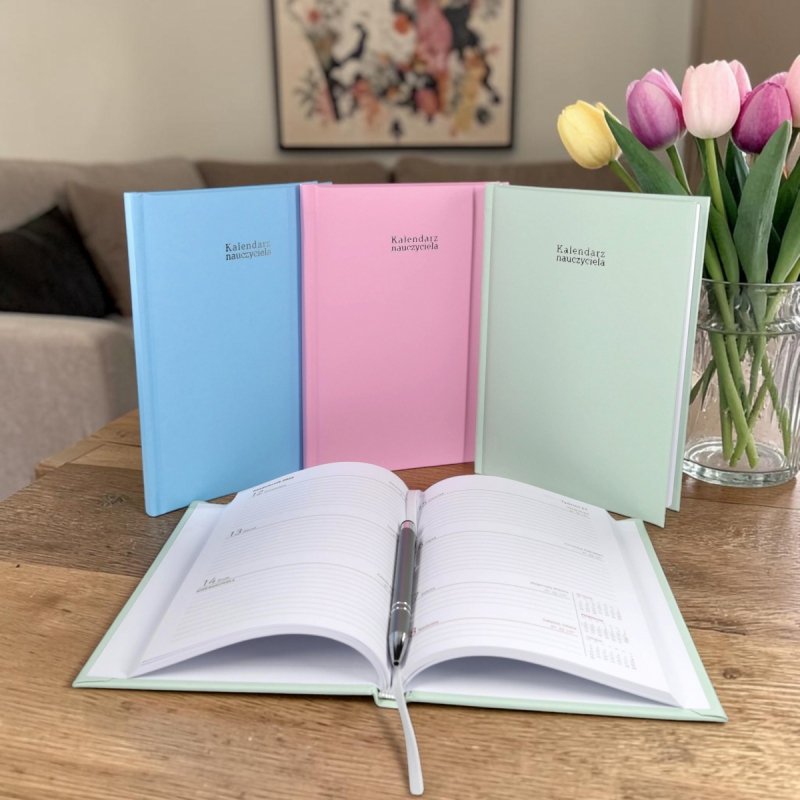 Kalendarz nauczyciela 2026/2027 A5 tygodniowy SOFT miętowy Z DEDYKACJĄ OD GRUPY PRZEDSZKOLNEJ