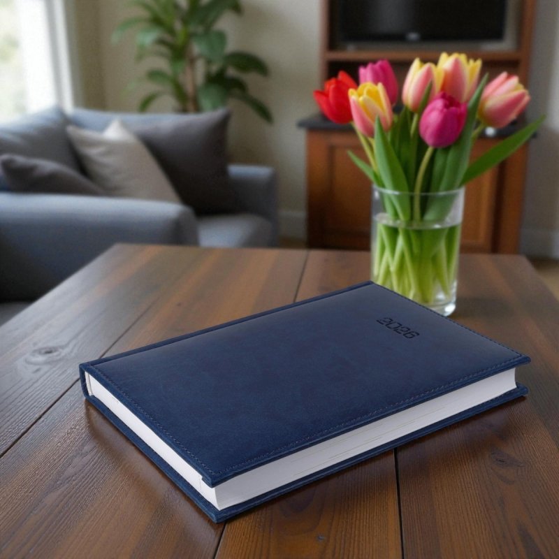 Kalendarz książkowy 2026 A5 dzienny papier biały drukowane registry oprawa VIVELLA EXCLUSIVE granatowa