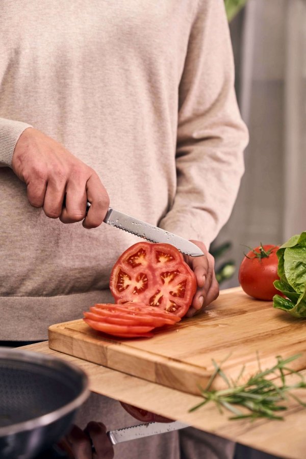 HENCKELS BY ZWILLING PAKKA Nóż Uniwersalny Z Ząbkami 13 Cm Pakka