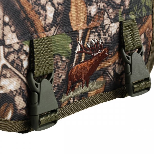 Raportówka Forsport myśliwska RL3KA z siedziskiem kamuflaż, kamuflaż leśny, haft jeleń ryczy w trawie,