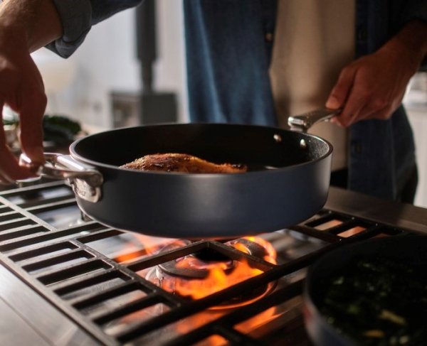 Joseph Joseph Patelnia 28cm ze składanym uchwytem Space