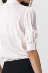 Nife Elegancka bluzka ecru z wiązaniem na dekolcie - B107