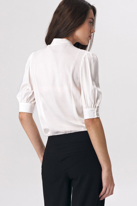 Nife Elegancka bluzka ecru z wiązaniem na dekolcie - B107
