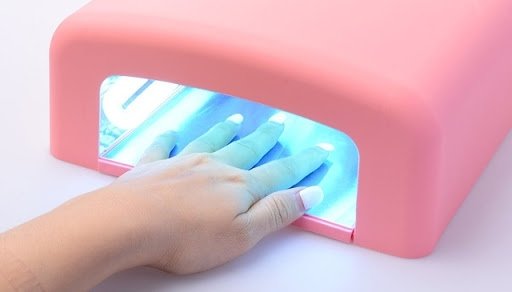 Lampa UV czy LED – którą lampę do hybryd wybrać? Lampa UV czy LED – którą lampę do hybryd wybrać?